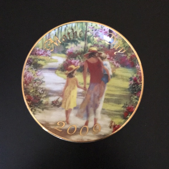 2/$15 Mini plates set 22k gold trimmed - Picture 3 of 11